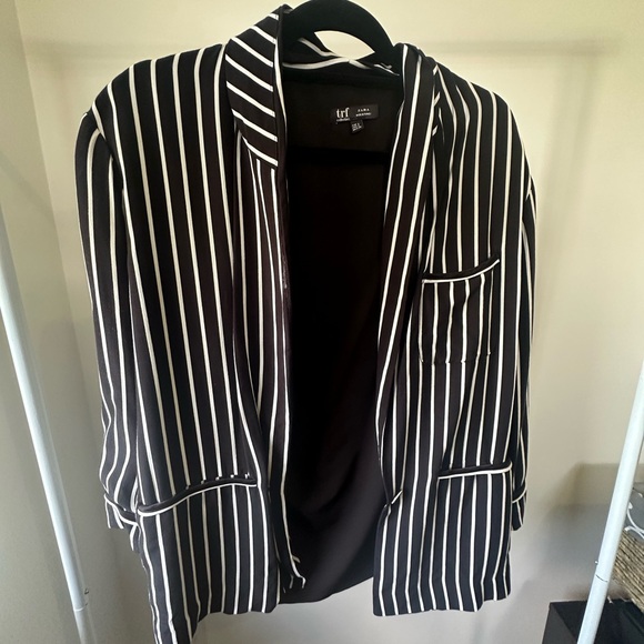 Zara Black and White Soft Blazer SM - Picture 1 of 8